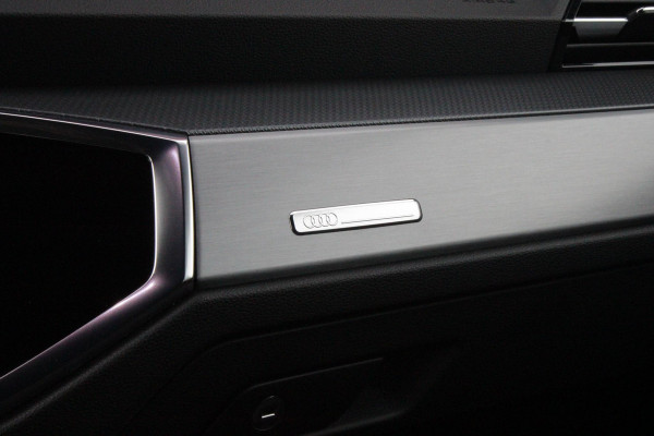 Audi Q3 Sportback 35 TFSI 150PK AUTOMAAT S EDITION | DRAADLOZE APPLE CARPLAY/ANDROID AUTO | ACHTERUITRIJ CAMERA | DODEHOEK DETECTIE | PARKEERSENSOREN VOOR + ACHTER | VIRTUAL COCKPIT | STOEL VERWARMING | ELEKTRISCH BEDIENBARE ACHTERKLEP | S-LINE INTERIEUR/EXTERIEUR | DAB+ RADIO | NAVIGATIE | VOLLEDIG LEDEREN BEKLEDING | DRAADLOZE TELEFOONLADER | KEYLESS ENTRY/START | CRUISE CONTROL | LED MATRIX KOPLAMPEN |