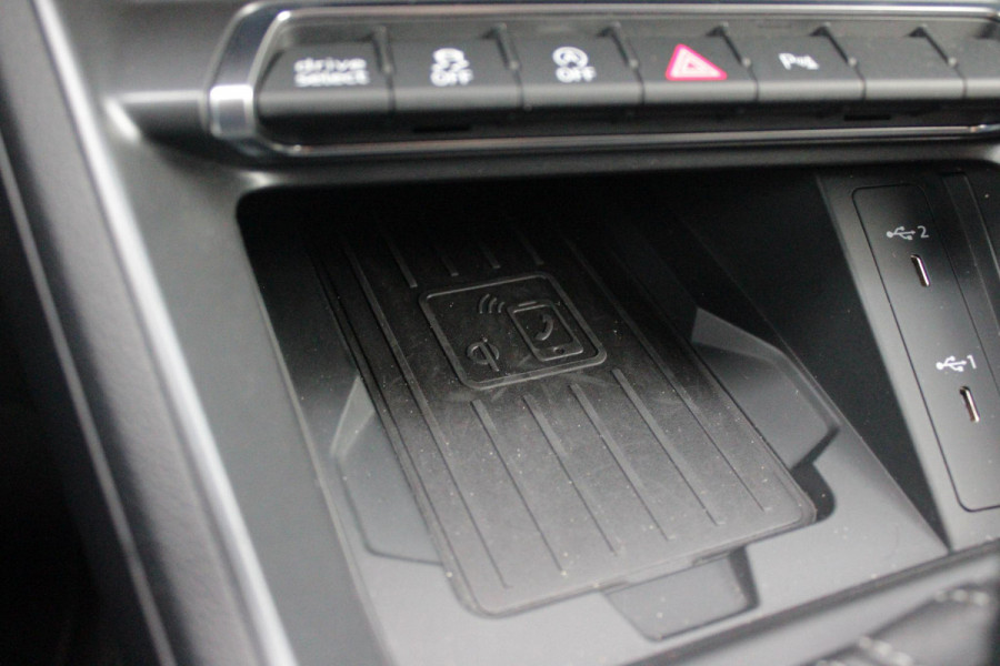 Audi Q3 Sportback 35 TFSI 150PK AUTOMAAT S EDITION | DRAADLOZE APPLE CARPLAY/ANDROID AUTO | ACHTERUITRIJ CAMERA | DODEHOEK DETECTIE | PARKEERSENSOREN VOOR + ACHTER | VIRTUAL COCKPIT | STOEL VERWARMING | ELEKTRISCH BEDIENBARE ACHTERKLEP | S-LINE INTERIEUR/EXTERIEUR | DAB+ RADIO | NAVIGATIE | VOLLEDIG LEDEREN BEKLEDING | DRAADLOZE TELEFOONLADER | KEYLESS ENTRY/START | CRUISE CONTROL | LED MATRIX KOPLAMPEN |