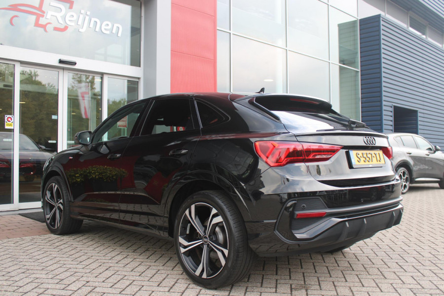 Audi Q3 Sportback 35 TFSI 150PK AUTOMAAT S EDITION | DRAADLOZE APPLE CARPLAY/ANDROID AUTO | ACHTERUITRIJ CAMERA | DODEHOEK DETECTIE | PARKEERSENSOREN VOOR + ACHTER | VIRTUAL COCKPIT | STOEL VERWARMING | ELEKTRISCH BEDIENBARE ACHTERKLEP | S-LINE INTERIEUR/EXTERIEUR | DAB+ RADIO | NAVIGATIE | VOLLEDIG LEDEREN BEKLEDING | DRAADLOZE TELEFOONLADER | KEYLESS ENTRY/START | CRUISE CONTROL | LED MATRIX KOPLAMPEN |