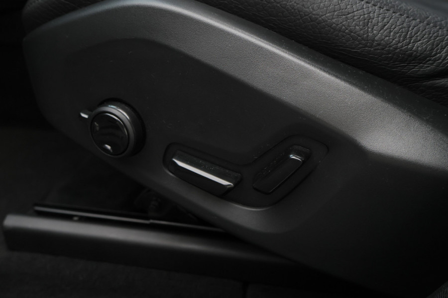 Volvo XC60 2.0 T6 Plug-in hybrid AWD Inscription Leer, Panoramadak, Memory, Camera, Apple Carplay, Keyless