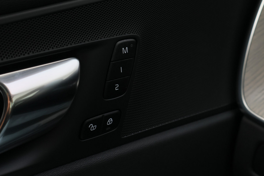 Volvo XC60 2.0 T6 Plug-in hybrid AWD Inscription Leer, Panoramadak, Memory, Camera, Apple Carplay, Keyless