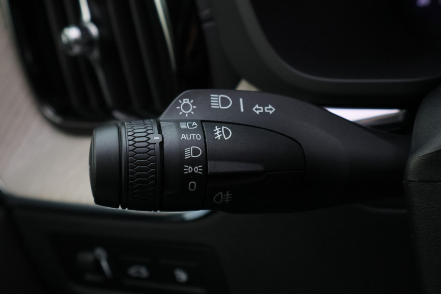 Volvo XC60 2.0 T6 Plug-in hybrid AWD Inscription Leer, Panoramadak, Memory, Camera, Apple Carplay, Keyless