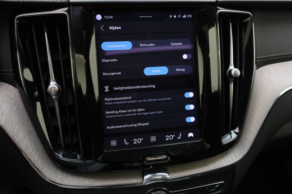 Volvo XC60 2.0 T6 Plug-in hybrid AWD Inscription Leer, Panoramadak, Memory, Camera, Apple Carplay, Keyless