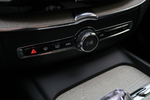 Volvo XC60 2.0 T6 Plug-in hybrid AWD Inscription Leer, Panoramadak, Memory, Camera, Apple Carplay, Keyless