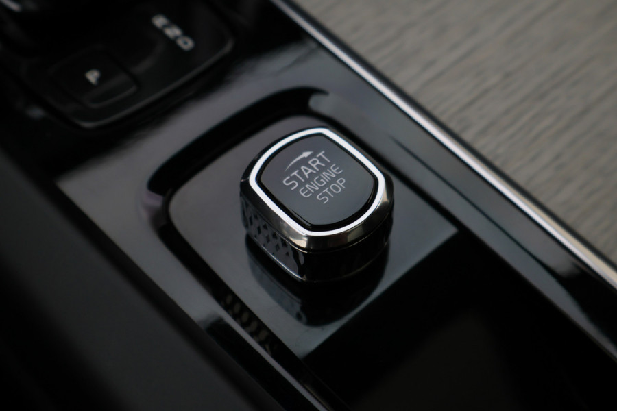 Volvo XC60 2.0 T6 Plug-in hybrid AWD Inscription Leer, Panoramadak, Memory, Camera, Apple Carplay, Keyless