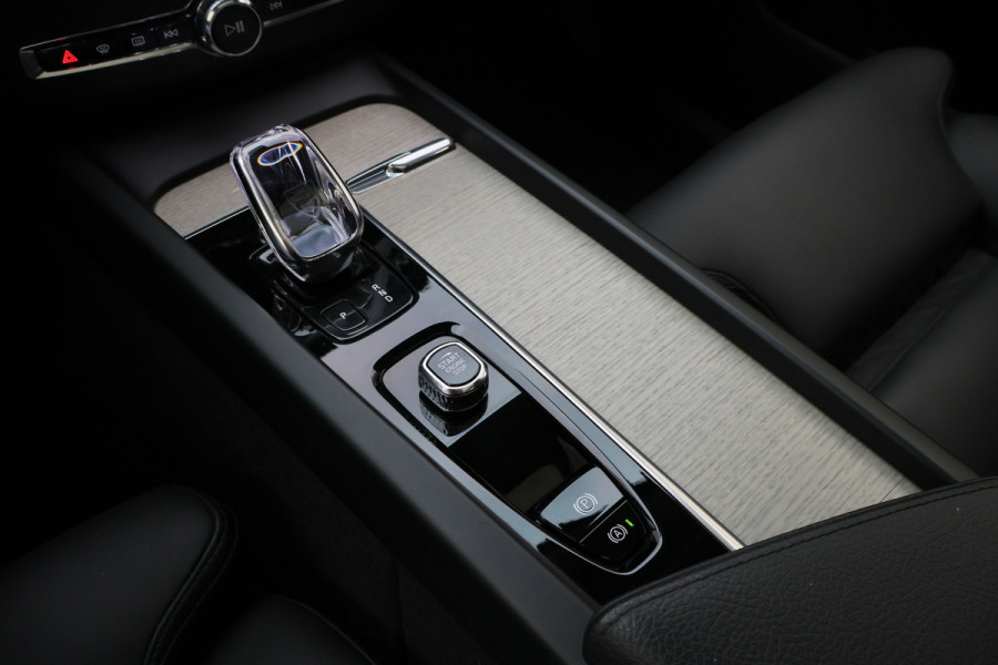 Volvo XC60 2.0 T6 Plug-in hybrid AWD Inscription Leer, Panoramadak, Memory, Camera, Apple Carplay, Keyless