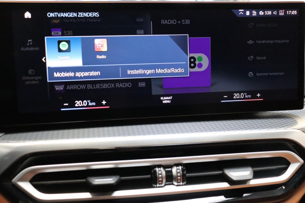 BMW 3 Serie Touring 330e High Executive M Sport Pakket Automaat / SoH 98% / Facelift / Widescreen / Panoramadak / Hifi / Adaptieve LED-koplamp / Driving Assistant / Live Cockpit Professional / DAB / 18 Inch / Leder / Extra Getint Glas / Stoelverwarming / Achteruitrijcamera / Shadow Line / Grootlichtassistent / Active Protection