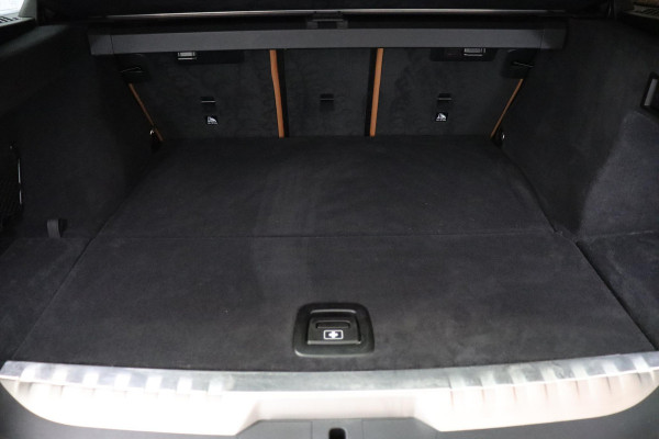 BMW 3 Serie Touring 330e High Executive M Sport Pakket Automaat / SoH 98% / Facelift / Widescreen / Panoramadak / Hifi / Adaptieve LED-koplamp / Driving Assistant / Live Cockpit Professional / DAB / 18 Inch / Leder / Extra Getint Glas / Stoelverwarming / Achteruitrijcamera / Shadow Line / Grootlichtassistent / Active Protection