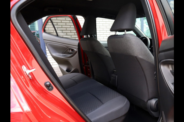 Toyota Yaris Cross 1.5 Hybrid 130 Dynamic | Stoel/Stuurwielverwarming | Dodehoek | PDC