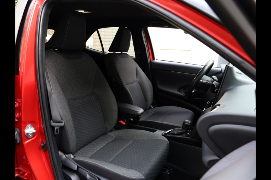 Toyota Yaris Cross 1.5 Hybrid 130 Dynamic | Stoel/Stuurwielverwarming | Dodehoek | PDC