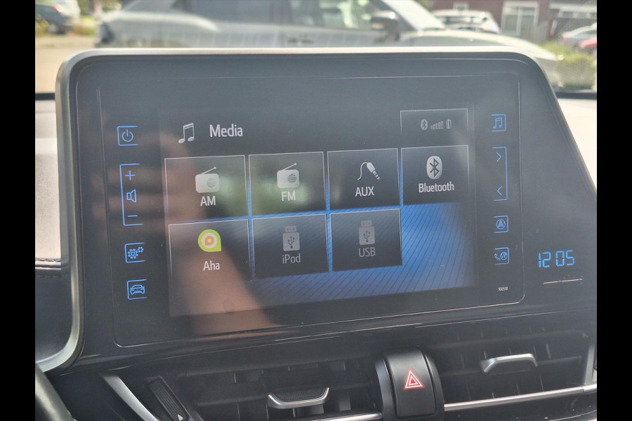 Toyota C-HR 1.8 Hybrid Dynamic | Trekhaak, Keyless, 17 inch, Parkeercamera, Adaptive cruise control, Climate control