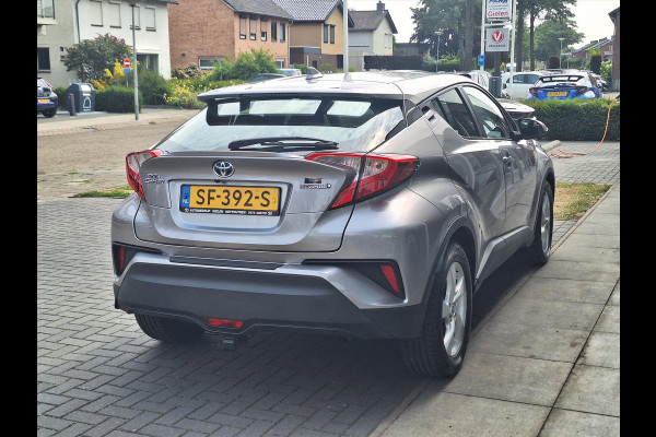 Toyota C-HR 1.8 Hybrid Dynamic | Trekhaak, Keyless, 17 inch, Parkeercamera, Adaptive cruise control, Climate control