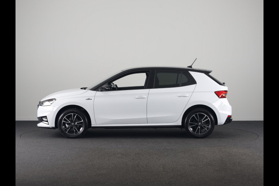 Škoda Fabia Monte Carlo 1.0 TSI 70 kW / 95 PK Hatchback 5 vers | Moon White + Black Magic | Travel Assist Pakket | Hill Start Assist | Verwarmbare Voorstoelen