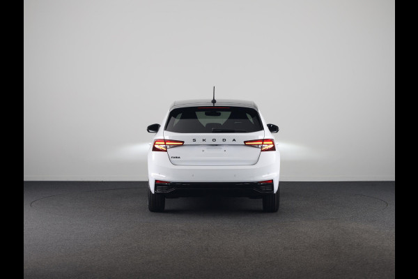 Škoda Fabia Monte Carlo 1.0 TSI 70 kW / 95 PK Hatchback 5 vers | Moon White + Black Magic | Travel Assist Pakket | Hill Start Assist | Verwarmbare Voorstoelen