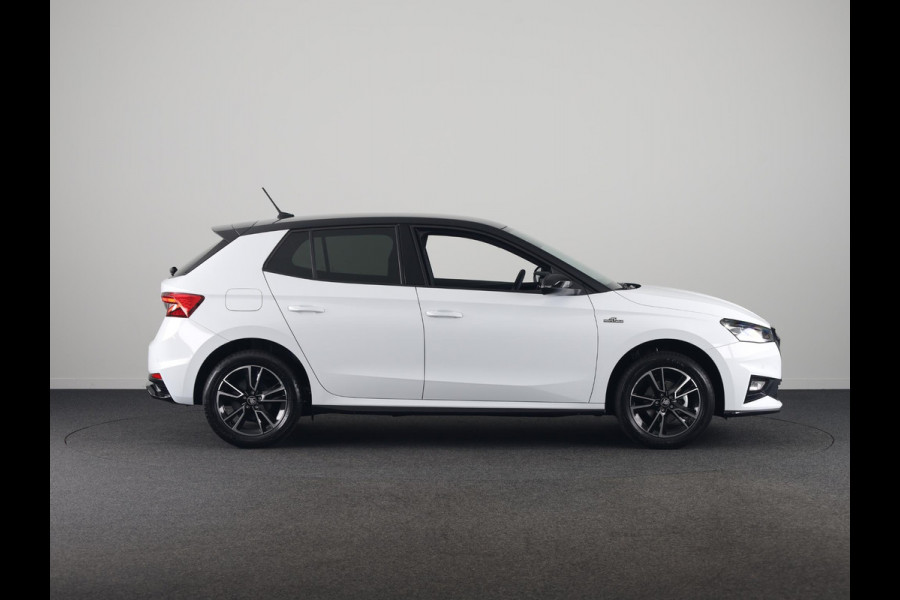 Škoda Fabia Monte Carlo 1.0 TSI 70 kW / 95 PK Hatchback 5 vers | Moon White + Black Magic | Travel Assist Pakket | Hill Start Assist | Verwarmbare Voorstoelen