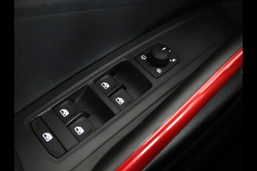 Škoda Fabia Monte Carlo 1.0 TSI 70 kW / 95 PK Hatchback 5 vers | Moon White + Black Magic | Travel Assist Pakket | Hill Start Assist | Verwarmbare Voorstoelen