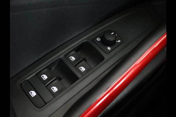 Škoda Fabia Monte Carlo 1.0 TSI 70 kW / 95 PK Hatchback 5 vers | Moon White + Black Magic | Travel Assist Pakket | Hill Start Assist | Verwarmbare Voorstoelen