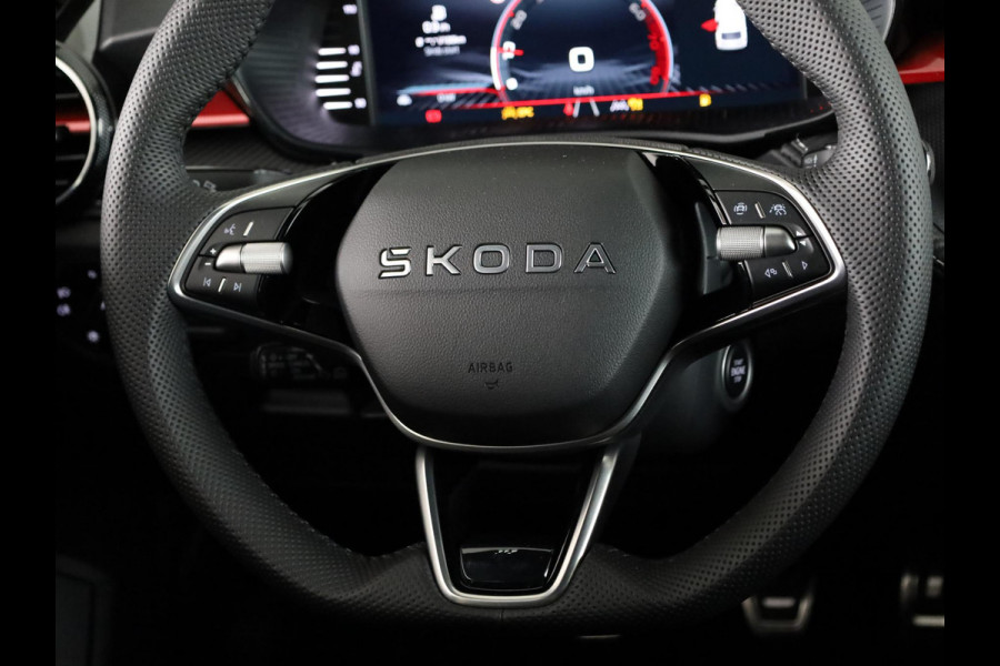 Škoda Fabia Monte Carlo 1.0 TSI 70 kW / 95 PK Hatchback 5 vers | Moon White + Black Magic | Travel Assist Pakket | Hill Start Assist | Verwarmbare Voorstoelen