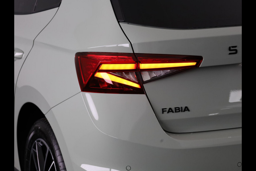 Škoda Fabia 1.0 TSI Monte Carlo | Timiano Green Black Magic | Travel Assist Pakket | Verwarmbare Voorstoelen | Hill Start Assist
