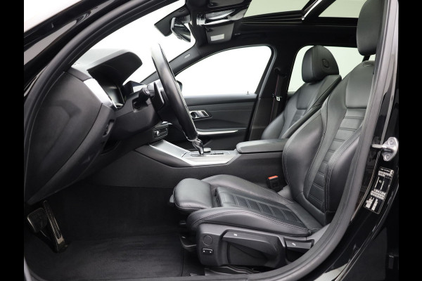 BMW 3 Serie Touring 320i High Executive Edition | 20'' | Pano | Head Up | Elk. A-klep | Camera | Prijs Rijklaar!!