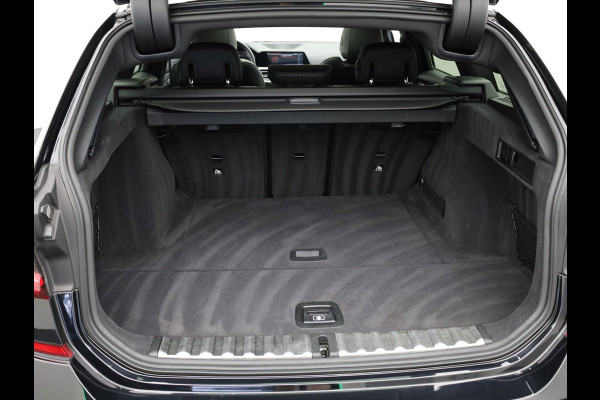 BMW 3 Serie Touring 320i High Executive Edition | 20'' | Pano | Head Up | Elk. A-klep | Camera | Prijs Rijklaar!!