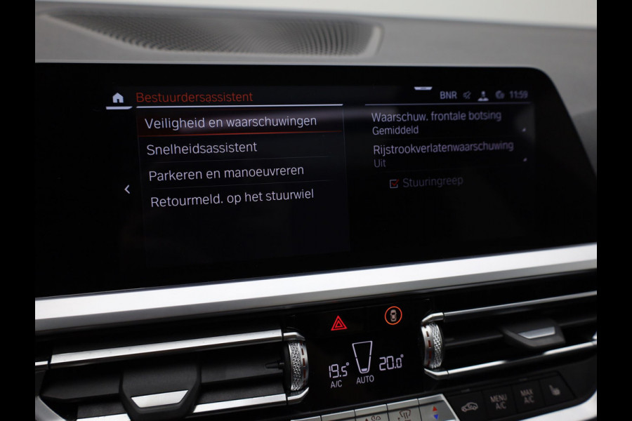 BMW 3 Serie Touring 320i High Executive Edition | 20'' | Pano | Head Up | Elk. A-klep | Camera | Prijs Rijklaar!!