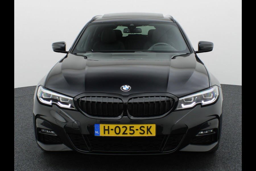 BMW 3 Serie Touring 320i High Executive Edition | 20'' | Pano | Head Up | Elk. A-klep | Camera | Prijs Rijklaar!!