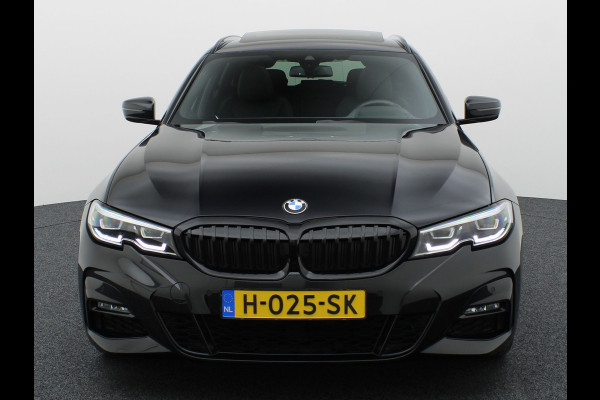 BMW 3 Serie Touring 320i High Executive Edition | 20'' | Pano | Head Up | Elk. A-klep | Camera | Prijs Rijklaar!!