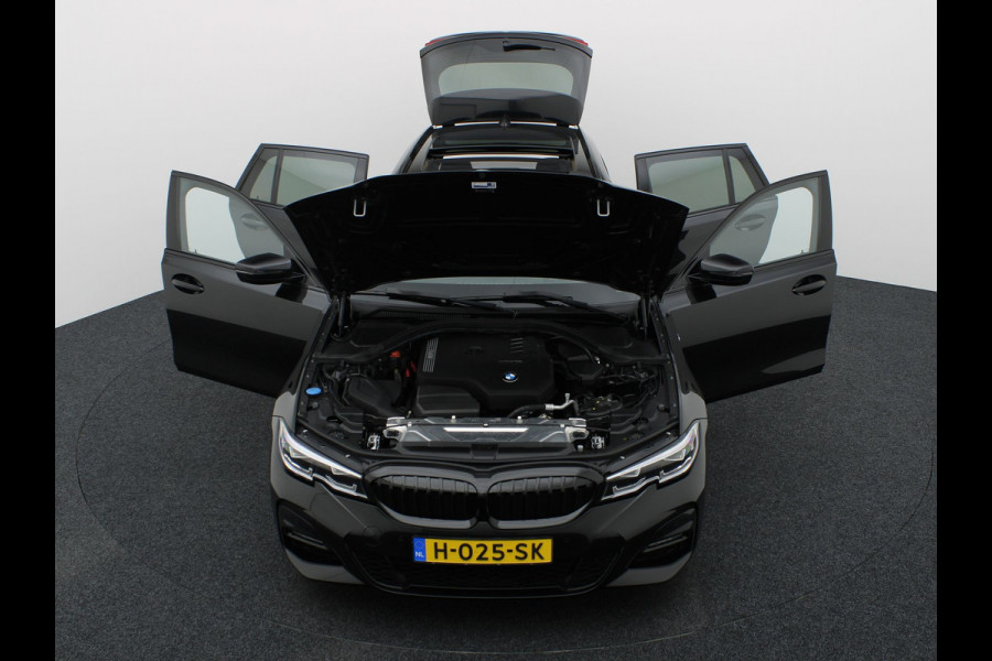 BMW 3 Serie Touring 320i High Executive Edition | 20'' | Pano | Head Up | Elk. A-klep | Camera | Prijs Rijklaar!!