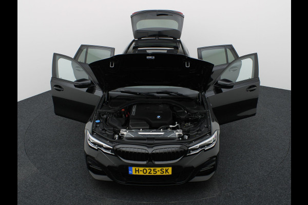 BMW 3 Serie Touring 320i High Executive Edition | 20'' | Pano | Head Up | Elk. A-klep | Camera | Prijs Rijklaar!!