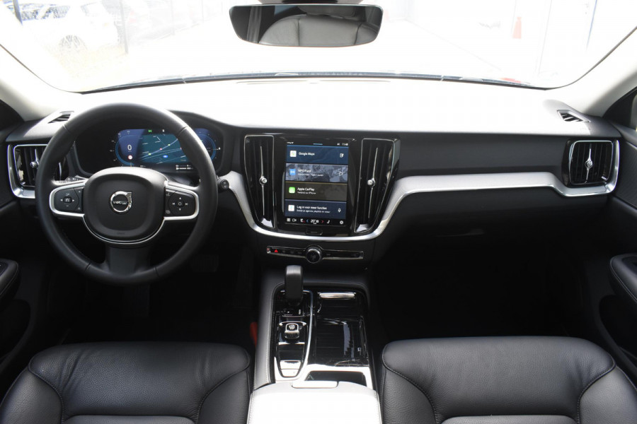 Volvo V60 T6 350PK Automaat Plug-in Hybrid Essential Bright / Navigatie / Adaptive cruise control / Leren bekleding / Achteruitrijcamera / Stuur & Stoelverwarming / Stoelverwarming achter / Trekhaak