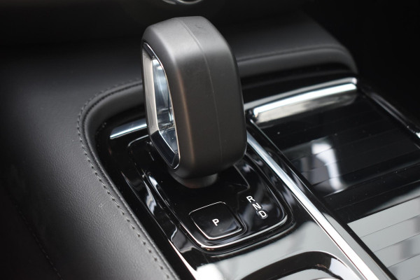 Volvo V60 T6 350PK Automaat Plug-in Hybrid Essential Bright / Navigatie / Adaptive cruise control / Leren bekleding / Achteruitrijcamera / Stuur & Stoelverwarming / Stoelverwarming achter / Trekhaak
