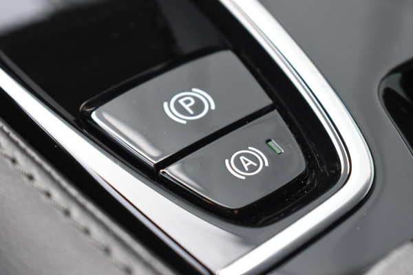 Volvo V60 T6 350PK Automaat Plug-in Hybrid Essential Bright / Navigatie / Adaptive cruise control / Leren bekleding / Achteruitrijcamera / Stuur & Stoelverwarming / Stoelverwarming achter / Trekhaak