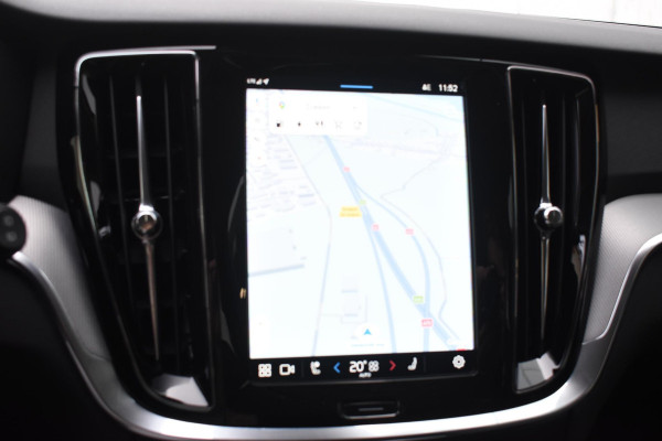Volvo V60 T6 350PK Automaat Plug-in Hybrid Essential Bright / Navigatie / Adaptive cruise control / Leren bekleding / Achteruitrijcamera / Stuur & Stoelverwarming / Stoelverwarming achter / Trekhaak