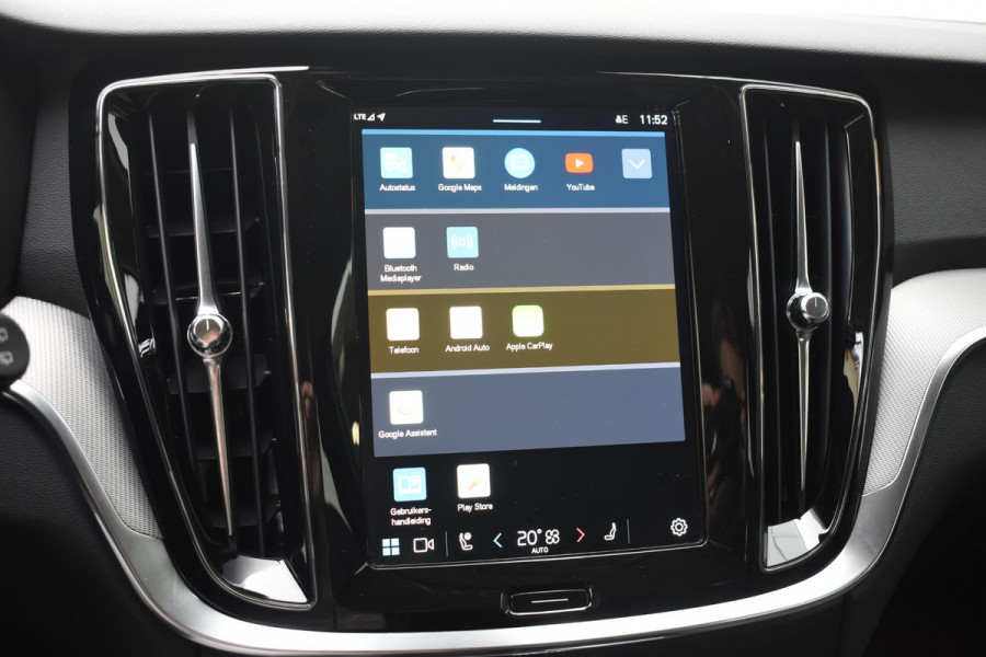 Volvo V60 T6 350PK Automaat Plug-in Hybrid Essential Bright / Navigatie / Adaptive cruise control / Leren bekleding / Achteruitrijcamera / Stuur & Stoelverwarming / Stoelverwarming achter / Trekhaak