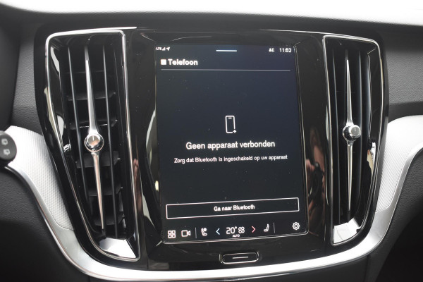 Volvo V60 T6 350PK Automaat Plug-in Hybrid Essential Bright / Navigatie / Adaptive cruise control / Leren bekleding / Achteruitrijcamera / Stuur & Stoelverwarming / Stoelverwarming achter / Trekhaak