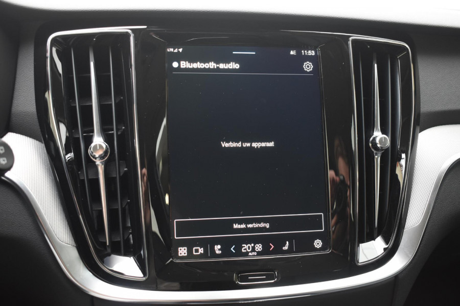 Volvo V60 T6 350PK Automaat Plug-in Hybrid Essential Bright / Navigatie / Adaptive cruise control / Leren bekleding / Achteruitrijcamera / Stuur & Stoelverwarming / Stoelverwarming achter / Trekhaak