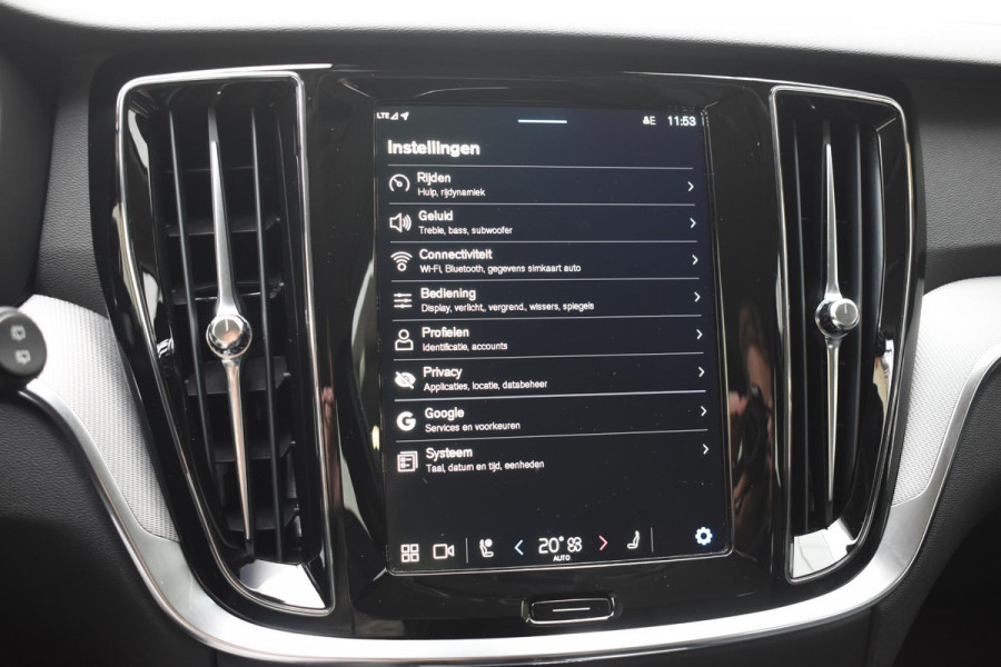 Volvo V60 T6 350PK Automaat Plug-in Hybrid Essential Bright / Navigatie / Adaptive cruise control / Leren bekleding / Achteruitrijcamera / Stuur & Stoelverwarming / Stoelverwarming achter / Trekhaak