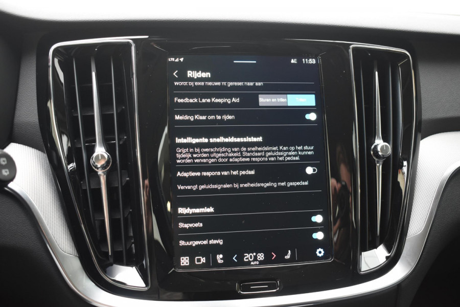 Volvo V60 T6 350PK Automaat Plug-in Hybrid Essential Bright / Navigatie / Adaptive cruise control / Leren bekleding / Achteruitrijcamera / Stuur & Stoelverwarming / Stoelverwarming achter / Trekhaak