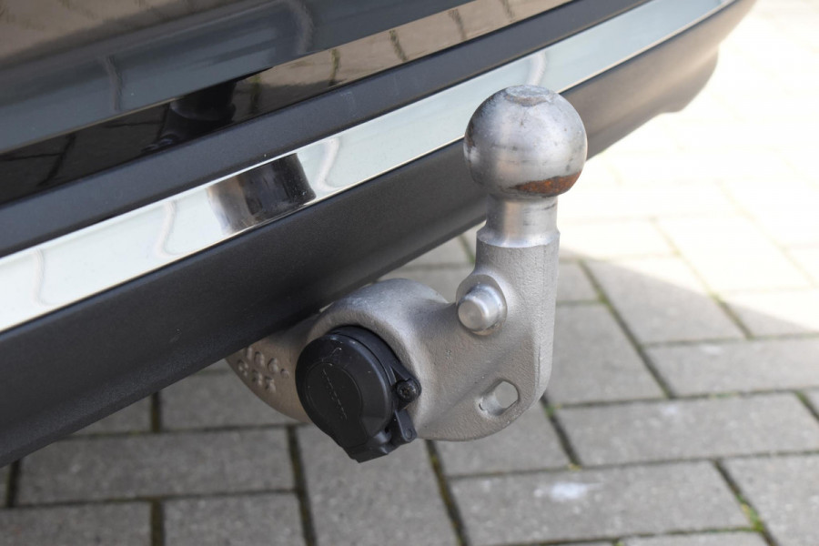 Volvo V60 T6 350PK Automaat Plug-in Hybrid Essential Bright / Navigatie / Adaptive cruise control / Leren bekleding / Achteruitrijcamera / Stuur & Stoelverwarming / Stoelverwarming achter / Trekhaak