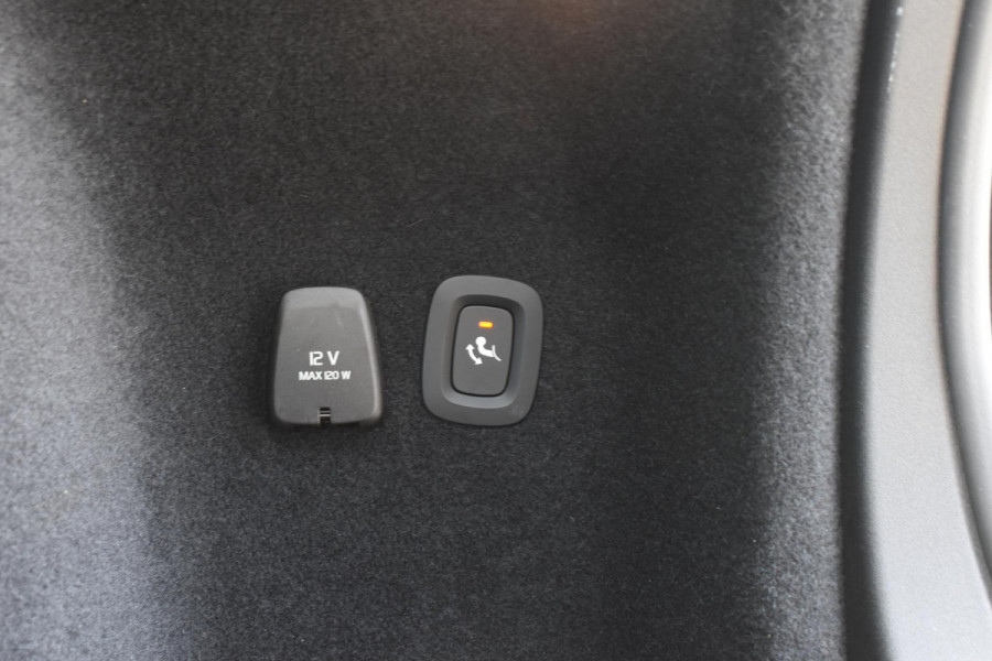 Volvo V60 T6 350PK Automaat Plug-in Hybrid Essential Bright / Navigatie / Adaptive cruise control / Leren bekleding / Achteruitrijcamera / Stuur & Stoelverwarming / Stoelverwarming achter / Trekhaak