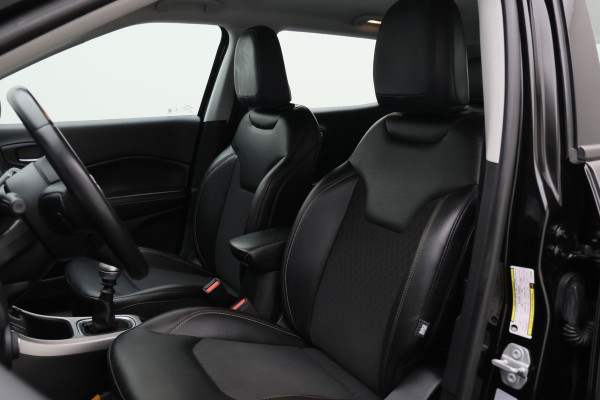 Jeep Compass 1.4 MultiAir Longitude Leder/Stof, Apple Carplay, Camera, Cruise, Climate, DAB, PDC, 17''