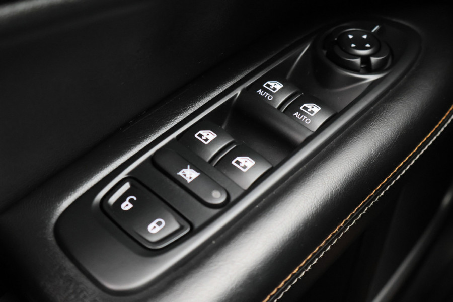 Jeep Compass 1.4 MultiAir Longitude Leder/Stof, Apple Carplay, Camera, Cruise, Climate, DAB, PDC, 17''