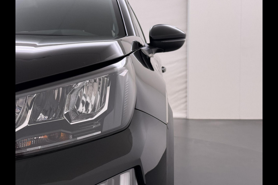 Peugeot 2008 1.2 Hybrid 136 Allure 19000 KM ! | ADAPTIVE CRUISE CONTROL | FULL LED | CAMERA VOOR & ACHTER | DIGITAL DASH | KEYLESS START | PARKEERSENSOREN V+A | DODEHOEKDETECTIE | ALL-IN PRIJS INCL. 12 MND BOVAG GARANTIE |