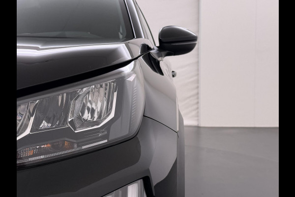 Peugeot 2008 1.2 Hybrid 136 Allure 19000 KM ! | ADAPTIVE CRUISE CONTROL | FULL LED | CAMERA VOOR & ACHTER | DIGITAL DASH | KEYLESS START | PARKEERSENSOREN V+A | DODEHOEKDETECTIE | ALL-IN PRIJS INCL. 12 MND BOVAG GARANTIE |