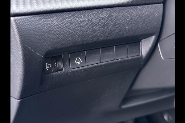 Peugeot 2008 1.2 Hybrid 136 Allure 19000 KM ! | ADAPTIVE CRUISE CONTROL | FULL LED | CAMERA VOOR & ACHTER | DIGITAL DASH | KEYLESS START | PARKEERSENSOREN V+A | DODEHOEKDETECTIE | ALL-IN PRIJS INCL. 12 MND BOVAG GARANTIE |
