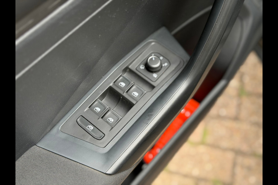 Volkswagen T-Roc 1.0 TSI Style 2018 Digitaal NAVI CLIMA NAP!
