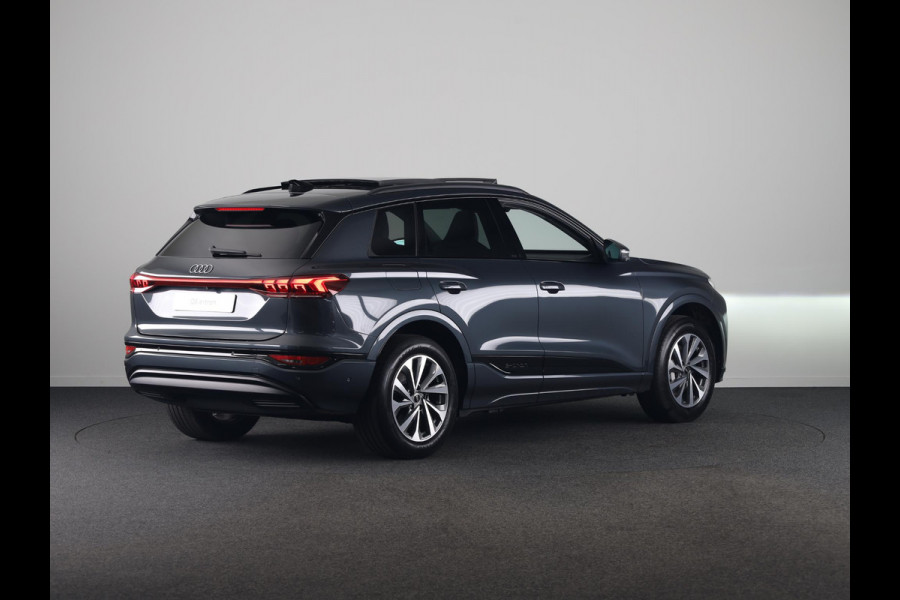 Audi Q6 e-tron Advanced edition 83Kwh 252 pk | Tech pro | Glazen panoramadak | Warmtewerend glas donker tint | Sportstoel zwart leder-kunstl |
