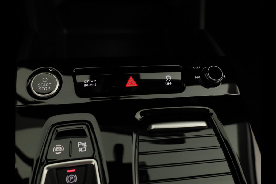 Audi Q6 e-tron Advanced edition 83Kwh 252 pk | Tech pro | Glazen panoramadak | Warmtewerend glas donker tint | Sportstoel zwart leder-kunstl |