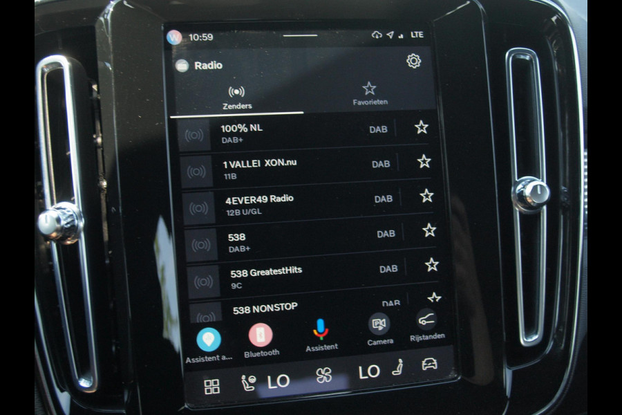 Volvo XC40 Recharge P8 AWD R-Design | SOH 91% | Trekhaak | Warmtepomp | Parkeersensoren | Apple Carplay | ACC |  NL-Auto |